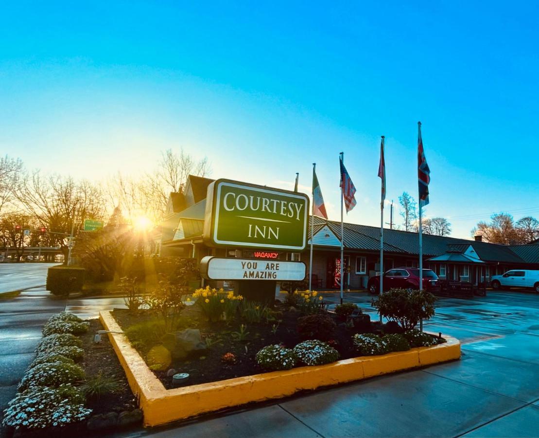 Courtesy Inn Downtown Eugene Exterior photo