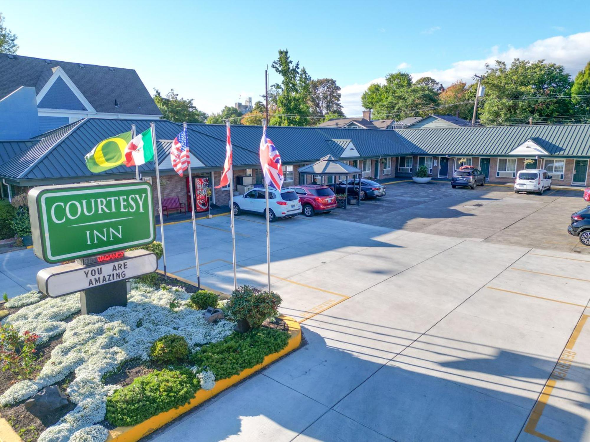 Courtesy Inn Downtown Eugene Exterior photo